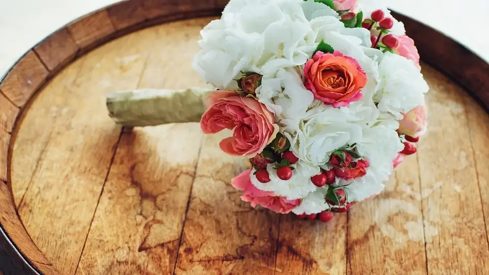 Como usar buquês de flores na decoração de apartamentos