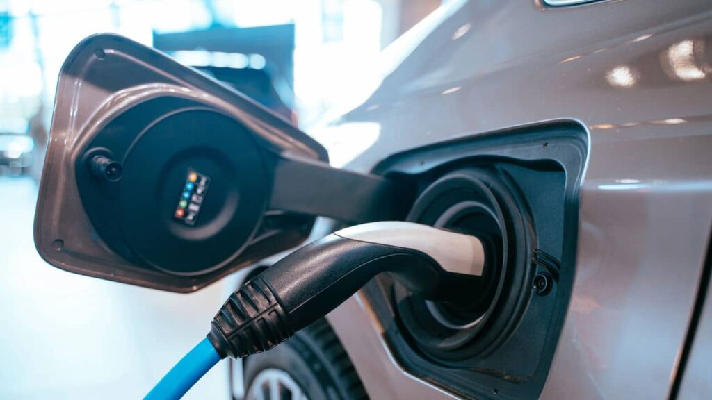 Carro elétrico ou híbrido? Descubra qual é o melhor para você