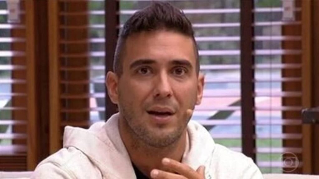 André Marques faz homenagem ao pai após sua morte -