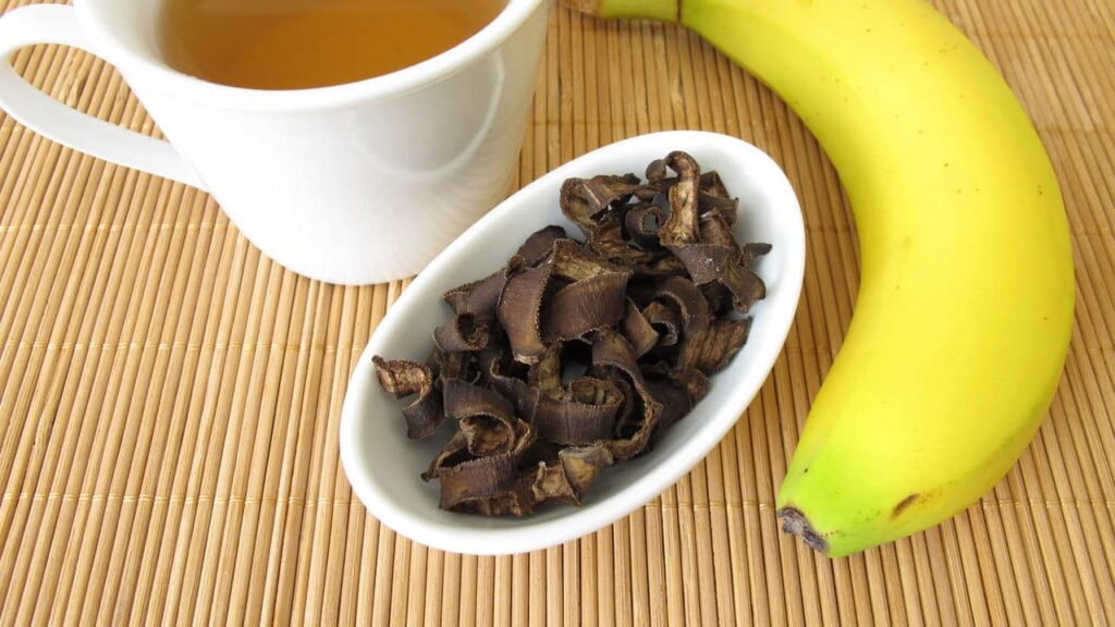 Descubra o chá de banana que os influenciadores adoram para emagrecer!