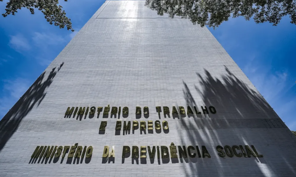 Ministério do Trabalho aumenta investimento e formaliza acordos com ONGs associadas a sindicatos
