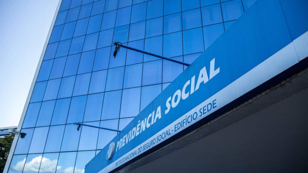 Aposentados e pensionistas do INSS recebem notícia importante