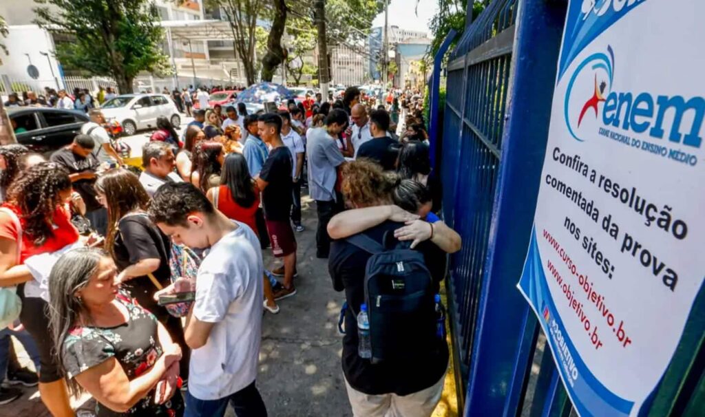 Saiba como se tornar voluntário no Enem e ganhar R$ 860 por dia -