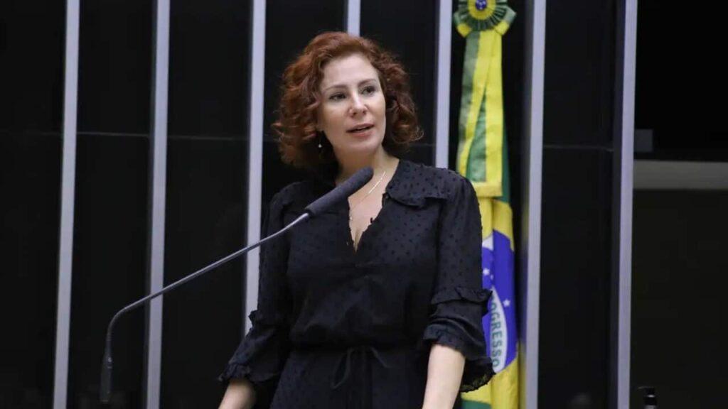 Carla Zambelli tem prisão preventiva ordenada por Moraes -