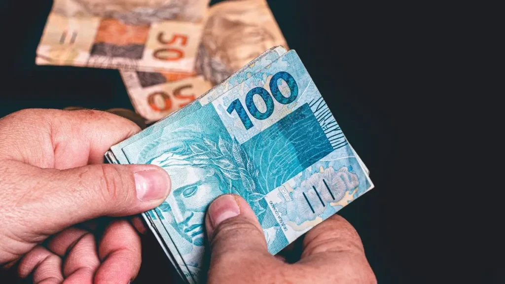 Entenda as mudanças em programas de abono salarial para funcionários públicos