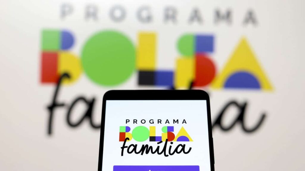 Bolsa Família paga R$ 800 e gera comemorações no país -