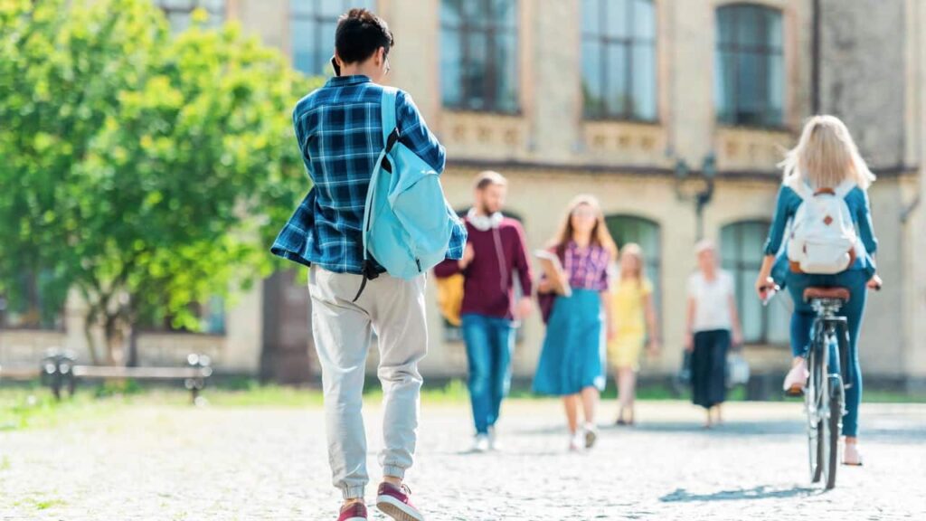 Dinheiro disponível para estudantes do ensino médio -