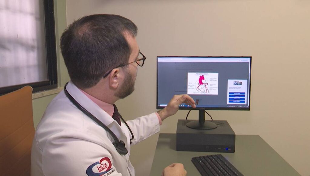 Dores no peito e braços podem indicar infarto, alerta médico -