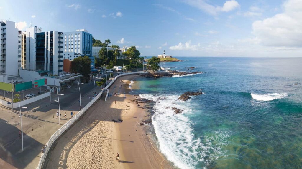 Destino baiano preferido de turistas em busca de sol e tradição