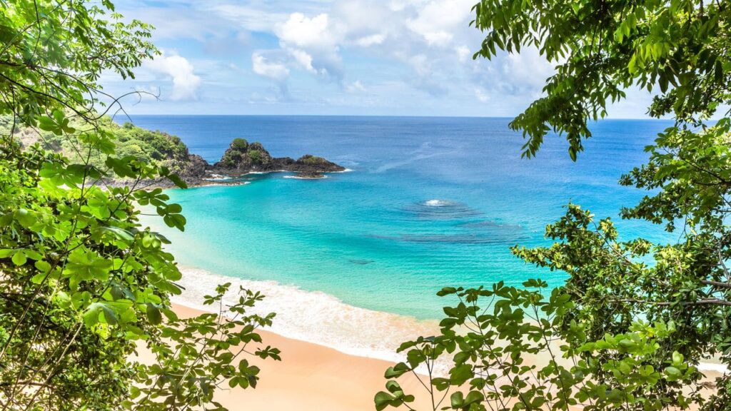 Praia brasileira do arquipélago supera beleza do Caribe