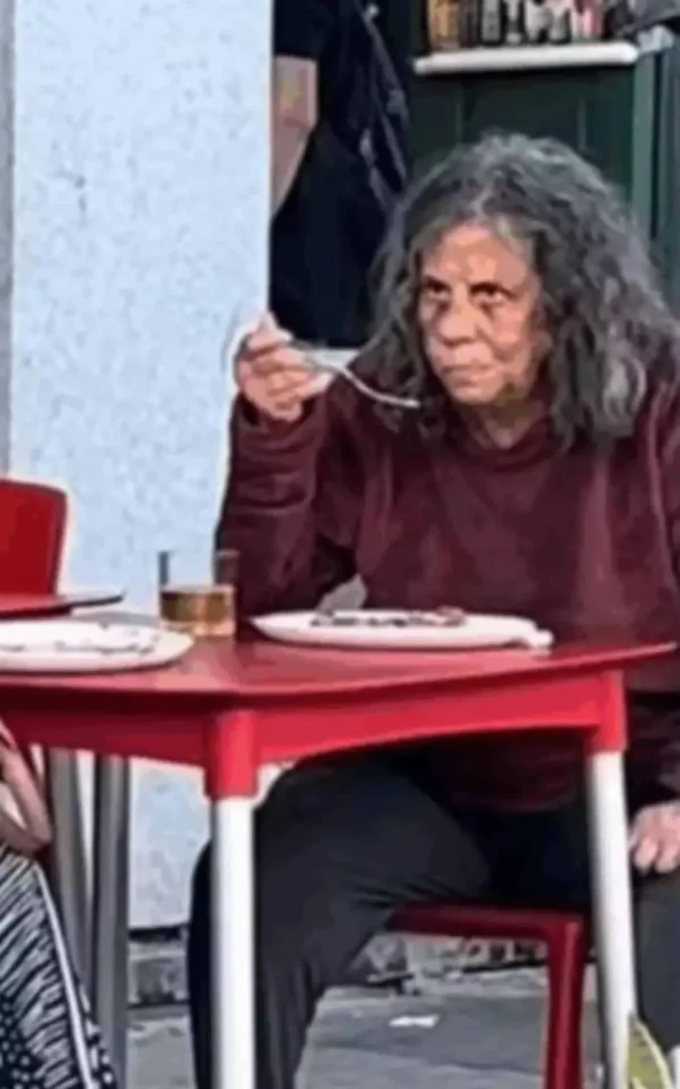 Maria Gladys é vista nas ruas do Rio após desaparecimento da filha