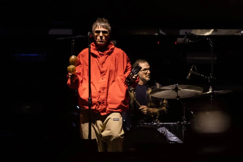 Oasis demonstra qualidade em apresentação ao vivo