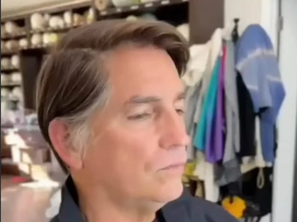 Primeiras imagens de Jim Caviezel no papel de Jair Bolsonaro