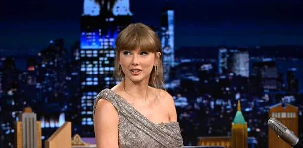 Taylor Swift distribui R$ 1 bilhão em bônus a funcionários