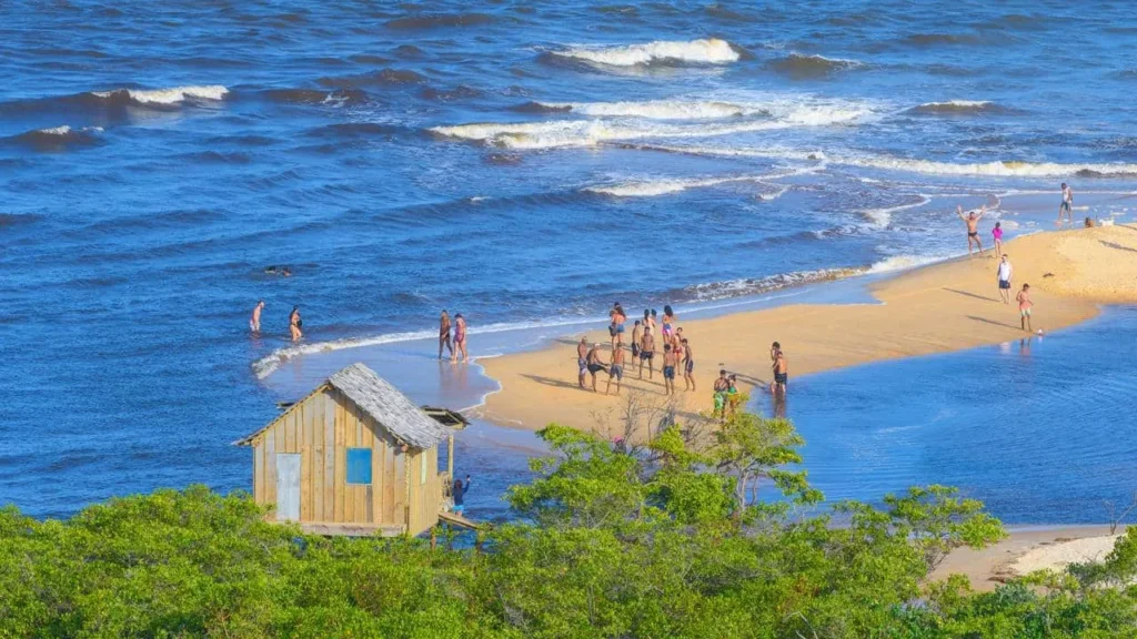 Vila de pescadores no Nordeste se torna refúgio paradisíaco