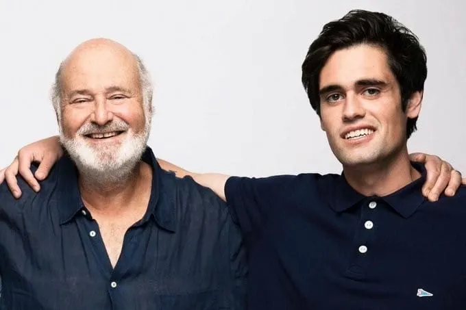 Filho de Rob Reiner é indiciado por assassinato dos pais