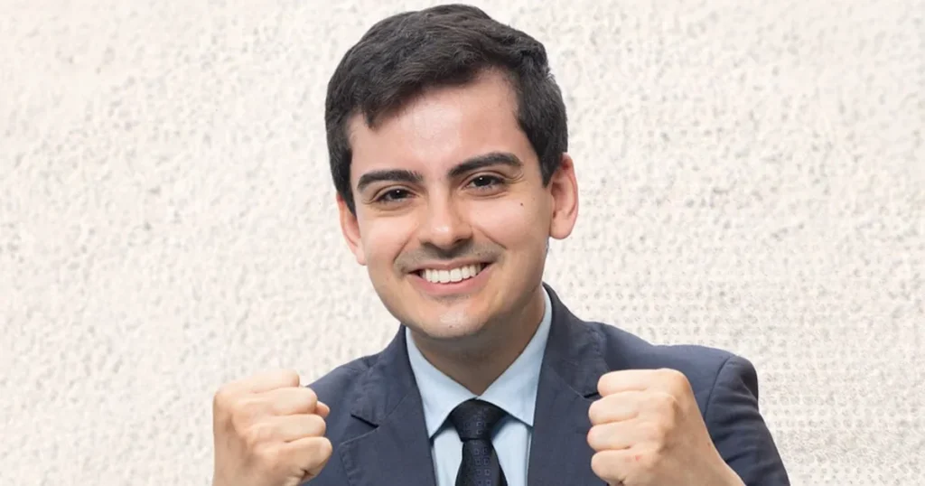 Dudu Camargo vence A Fazenda 17 com 75,88% dos votos