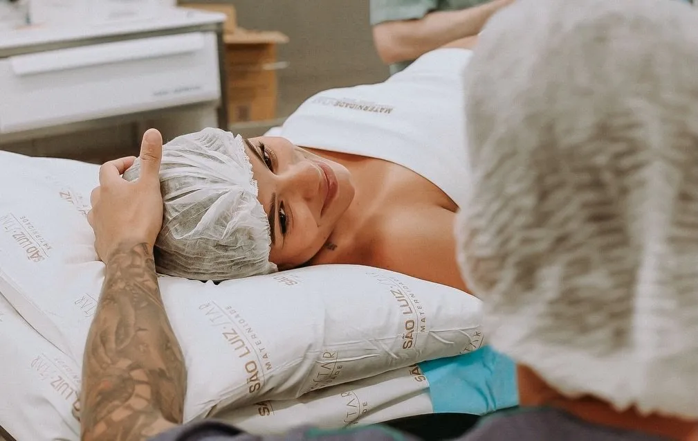 Nasce Rosamaria, filha de jogadora de vôlei brasileira