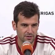 Jódar colapsa redes con camiseta en Roland Garros