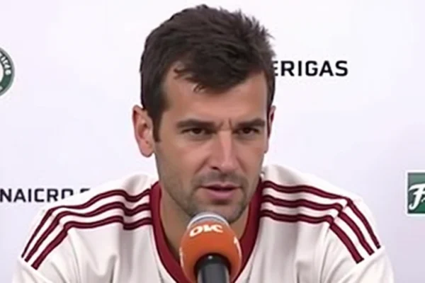 Jódar colapsa redes con camiseta en Roland Garros