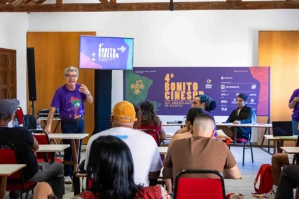 Paulo Betti encerra CineSUR Educa com palestra sobre atuação