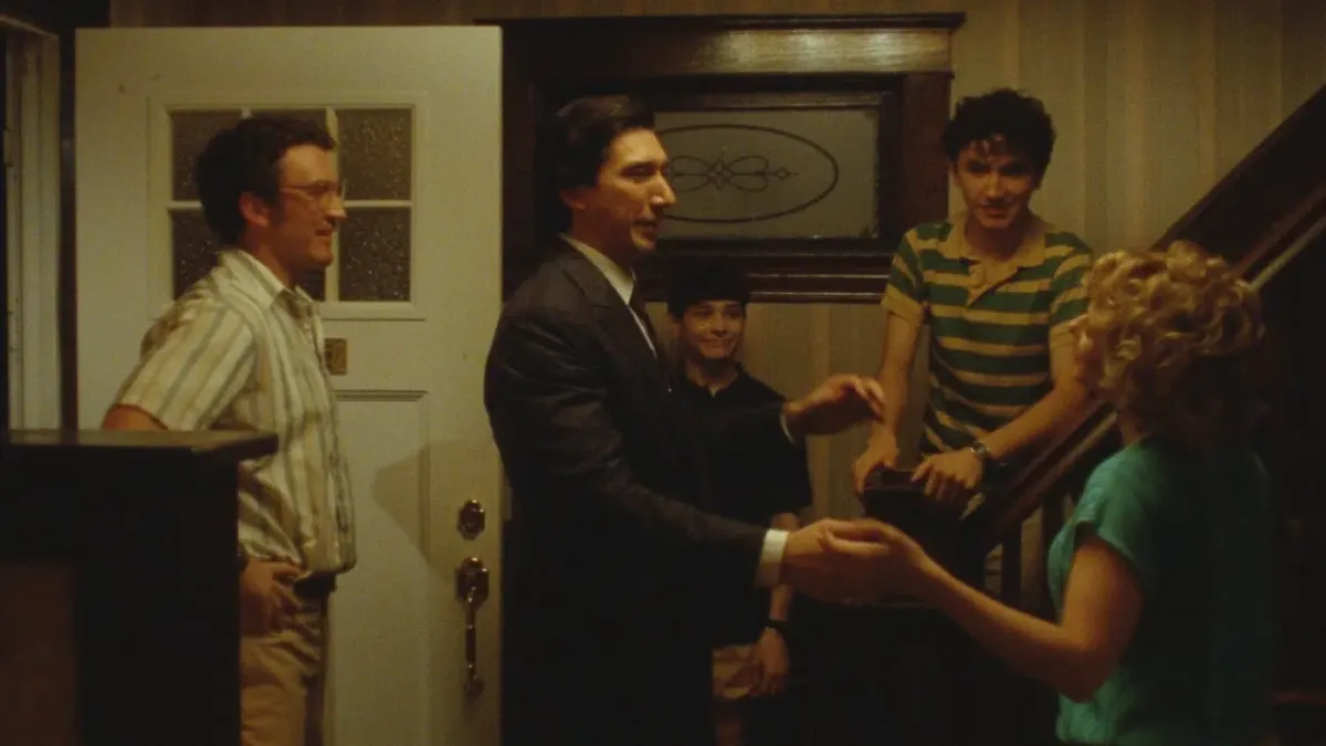 Tigre de Papel: Adam Driver e Miles Teller enfrentam a máfia russa