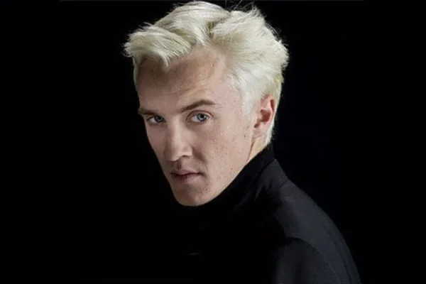 Tom Felton estende temporada final na Broadway com Harry Potter